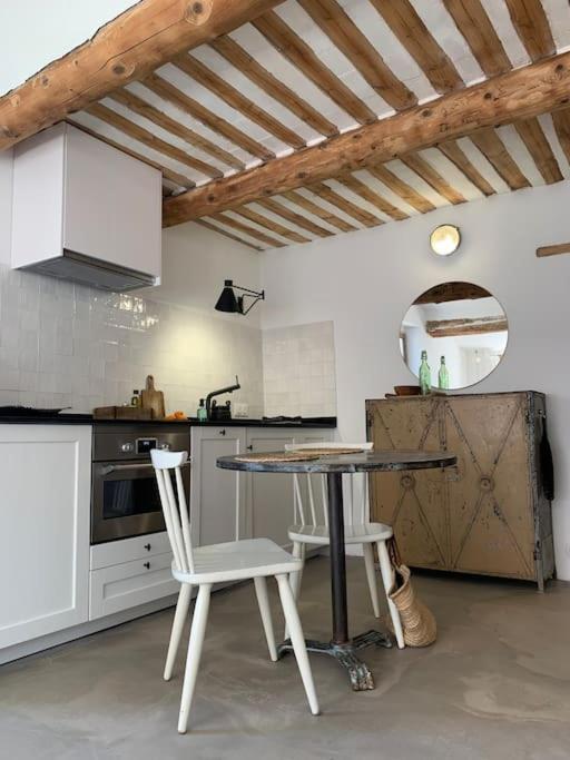 Ferienwohnung La Terrasse Du Pont Jullian Charme Et Calme Dans Le Coeur Historique LʼIsle-sur-la-Sorgue Exterior foto